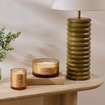 Ароматна свещ atmosphera Albie, 635 гр, Стъклен буркан - Дървесни нотки