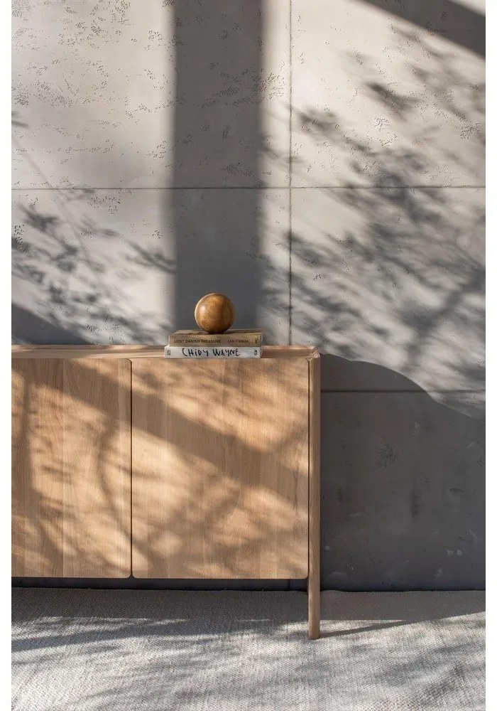 Скрин от масивен дъб в естествен цвят 220x85x42 cm Dvor – Gazzda