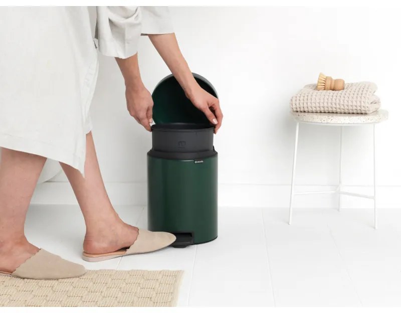 Кош за боклук с педал Brabantia NewIcon 1003199, 5 л, Плавно затваряне, Противоплъзгаща основа, Тъмнозелен