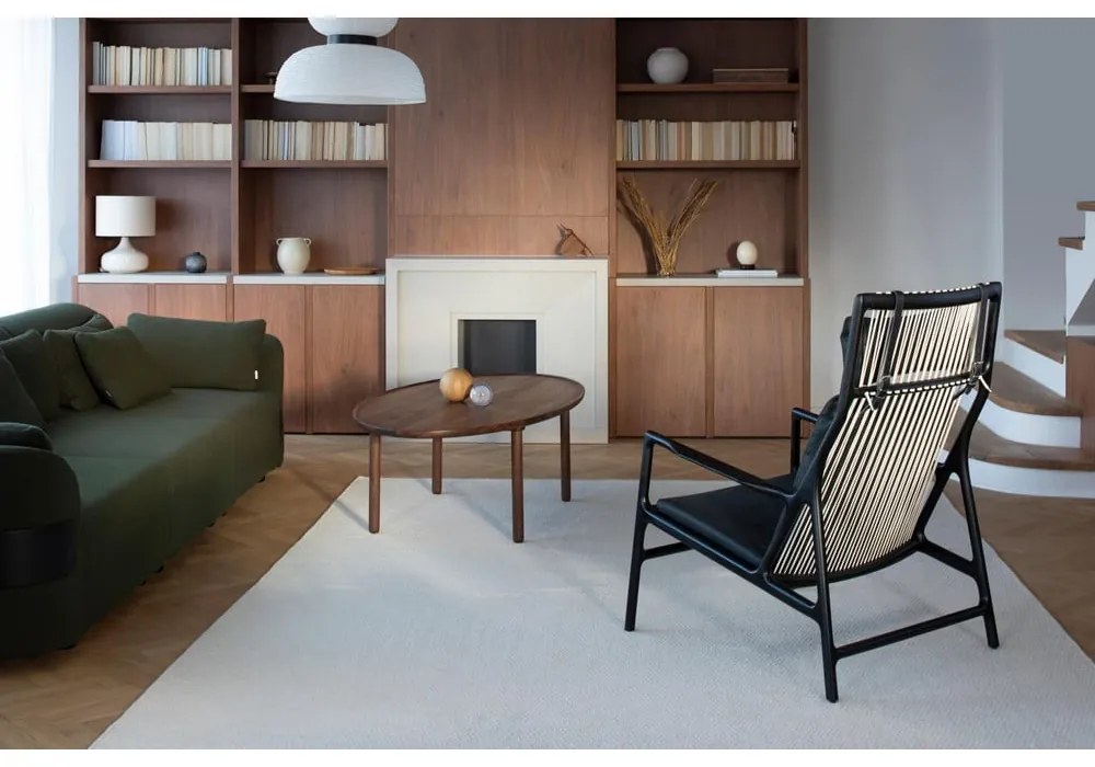 Фотьойл с масивна дъбова конструкция и седалка от кафява биволска кожа Dedo - Gazzda