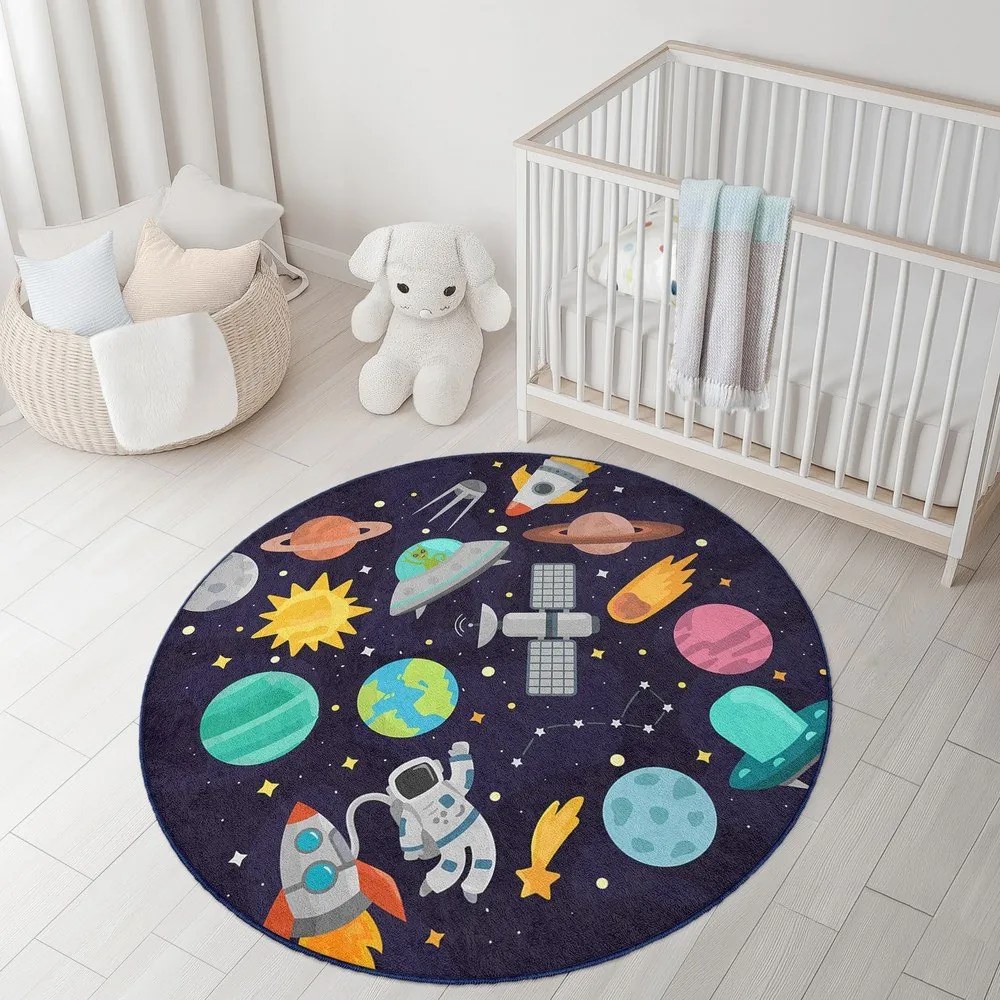 Тъмносиньо детско килимче за игра подходящо за пране ø100 cm Into The Space – Mila Home