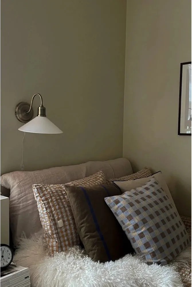 Стенна лампа в бял и месингов цвят Vela – Markslöjd