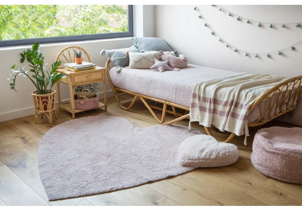 Розов ръчно изработен памучен детски килим подходящ за пране 160x180 cm Puffy Love – Lorena Canals