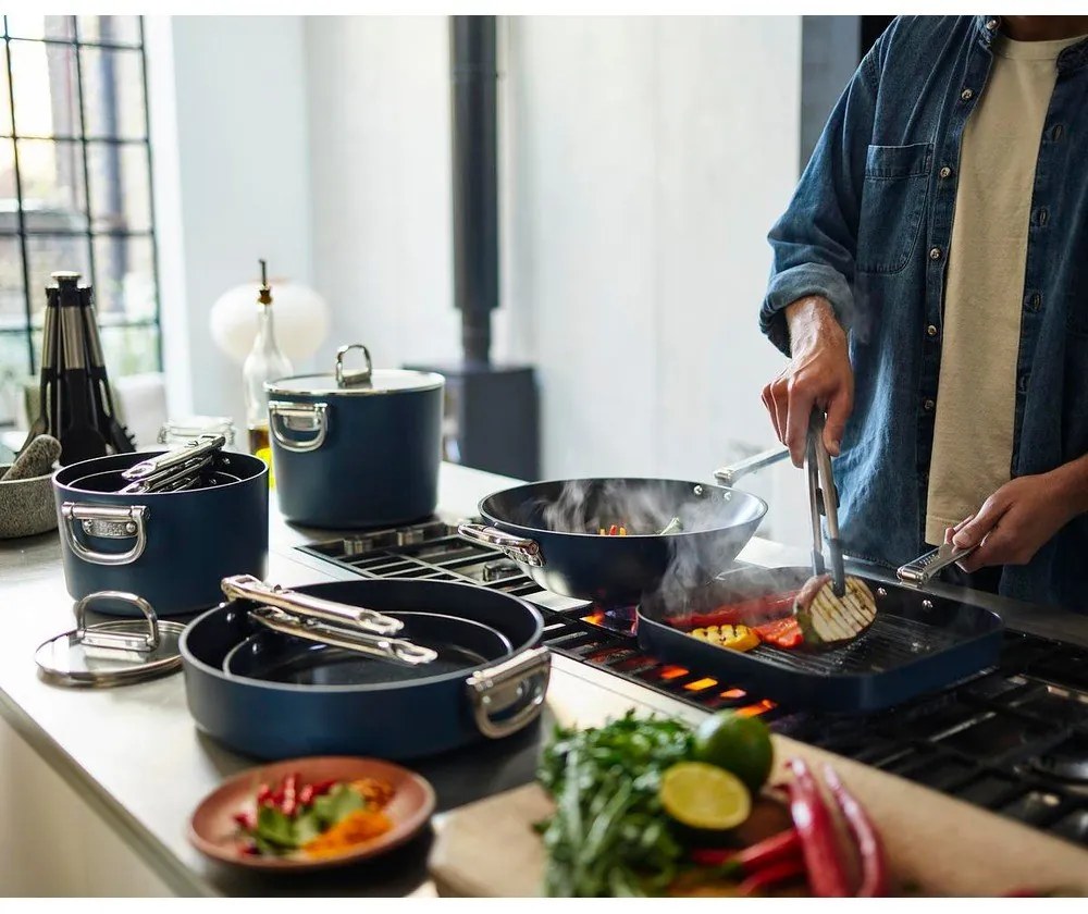 Касероли в комплект от 3 бр. с капак с керамично покритие подходящи за индукционен котлон Space – Joseph Joseph