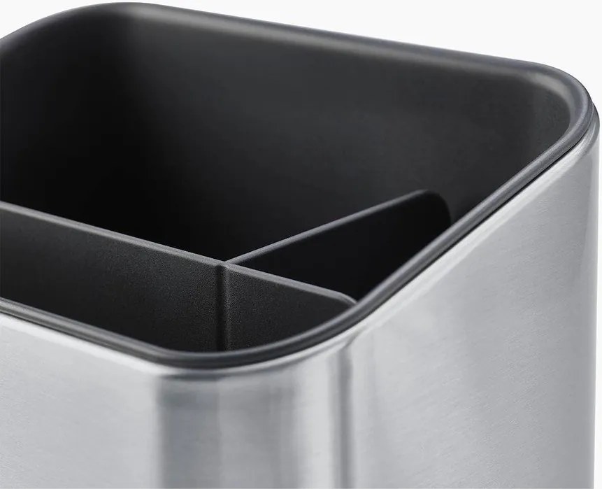 Метална стойка за перилни препарати в блестящо сребрист цвят Surface – Joseph Joseph