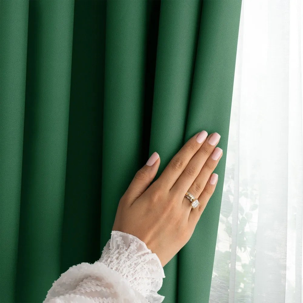 Тъмнозелено затъмняващо перде 140x250 cm Carli Tie – Restilo