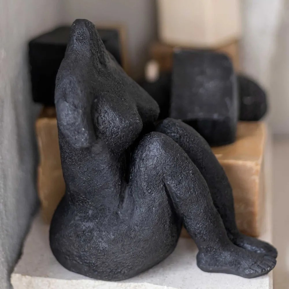 Статуя от полирезин (височина 14 cm) Sitting Woman – Mette Ditmer Denmark