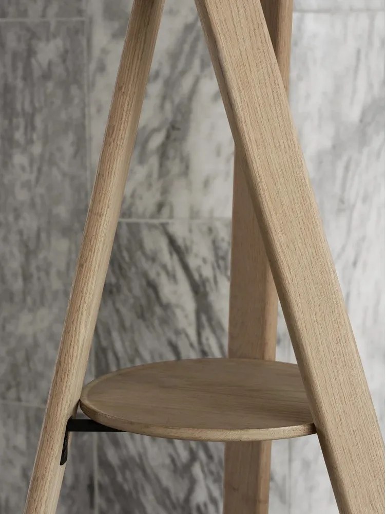 Стойка за връхни дрехи от масивен дъб в естествен цвят 62x176 cm Rakku – Blomus