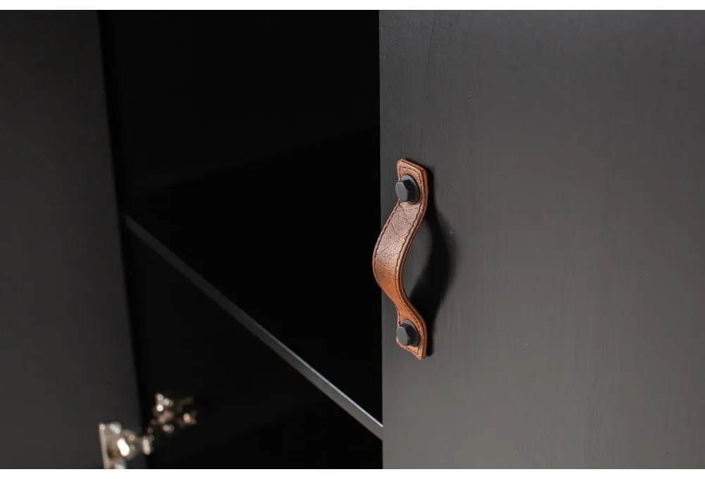 Гардероб от черен бор 94x180 cm Dian - WOOOD