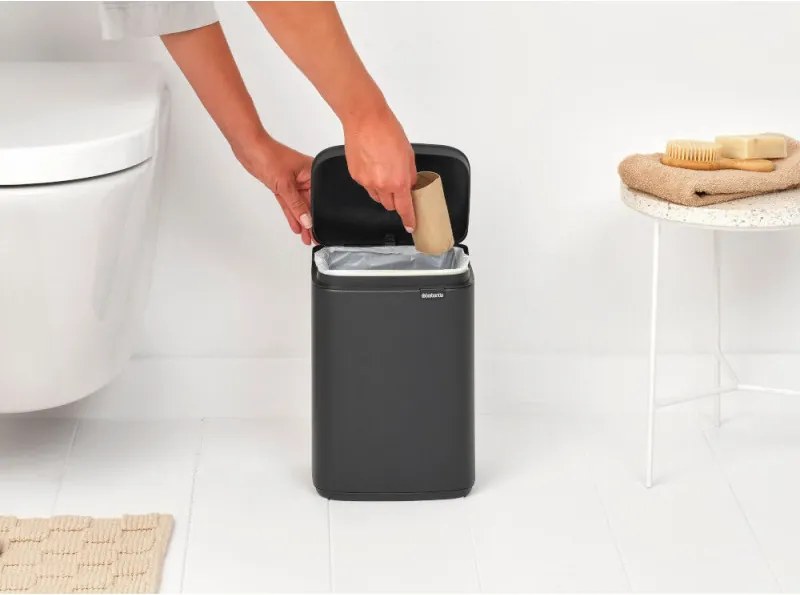 Кош за боклук Brabantia Bo Small 1008866, 4 л, Плавно и безшумно отваряне, Противоплъзгаща основа, Минерално покритие, Тъмносив