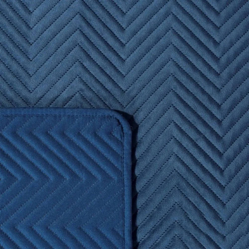 Двустранна ватирана покривка за легло в тъмно синьо Ширина: 220 см Дължина: 240 см.