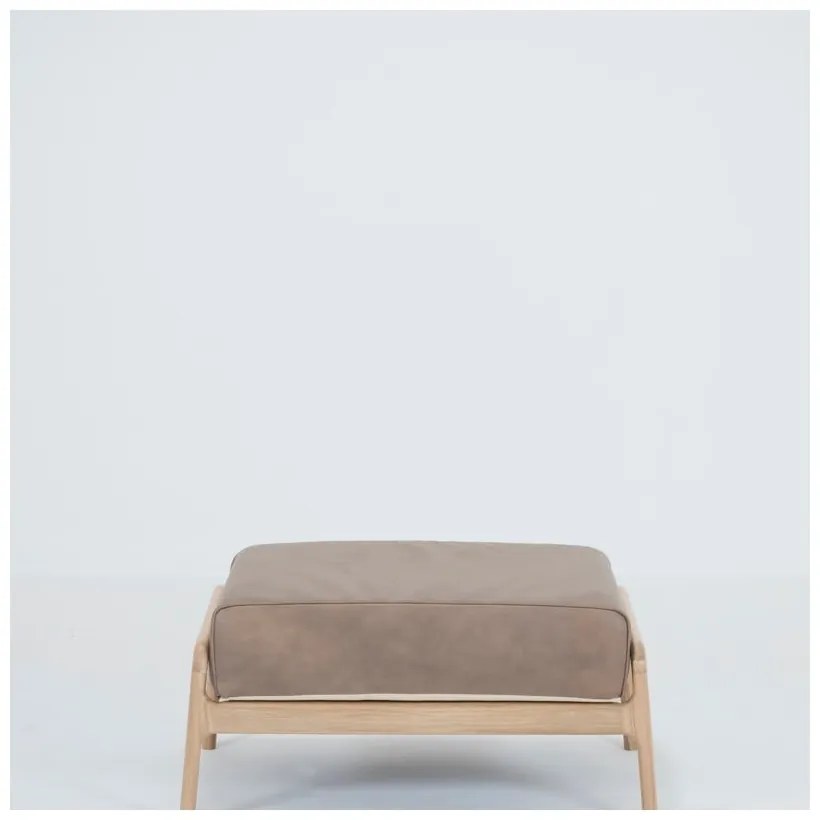 Светлокафява табуретка от биволска кожа с масивна дъбова конструкция Fawn - Gazzda