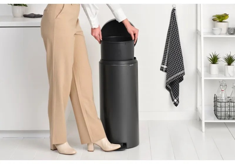 Кош за боклук с педал Brabantia NewIcon 1008850, 30 л, Плавно затваряне, Противоплъзгаща основа, Тъмносив