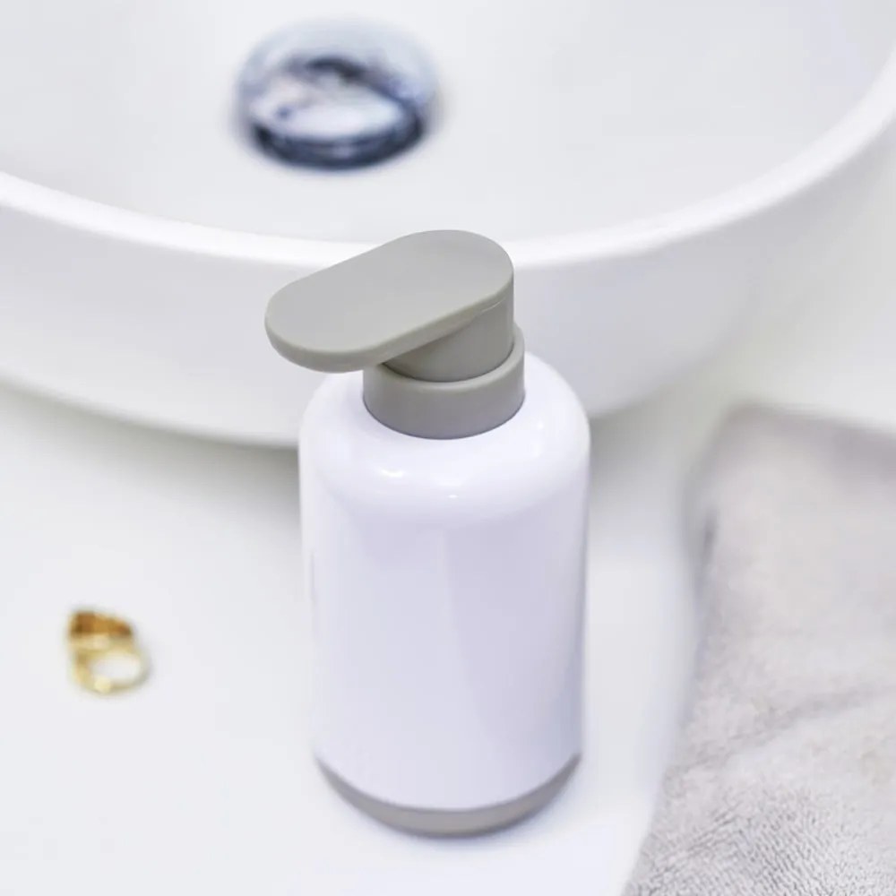 Бял пластмасов диспенсер за сапун 300 ml Duo – Joseph Joseph