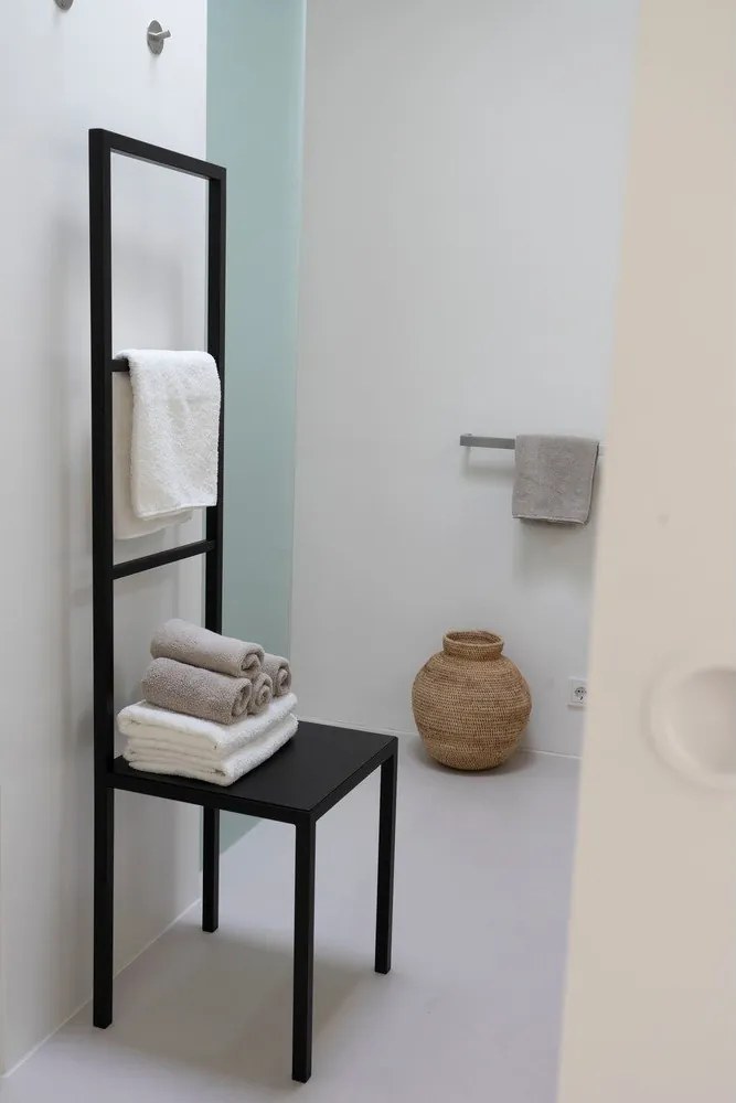 Черна стоманена стойка за кърпи Dressbuddy – Spinder Design