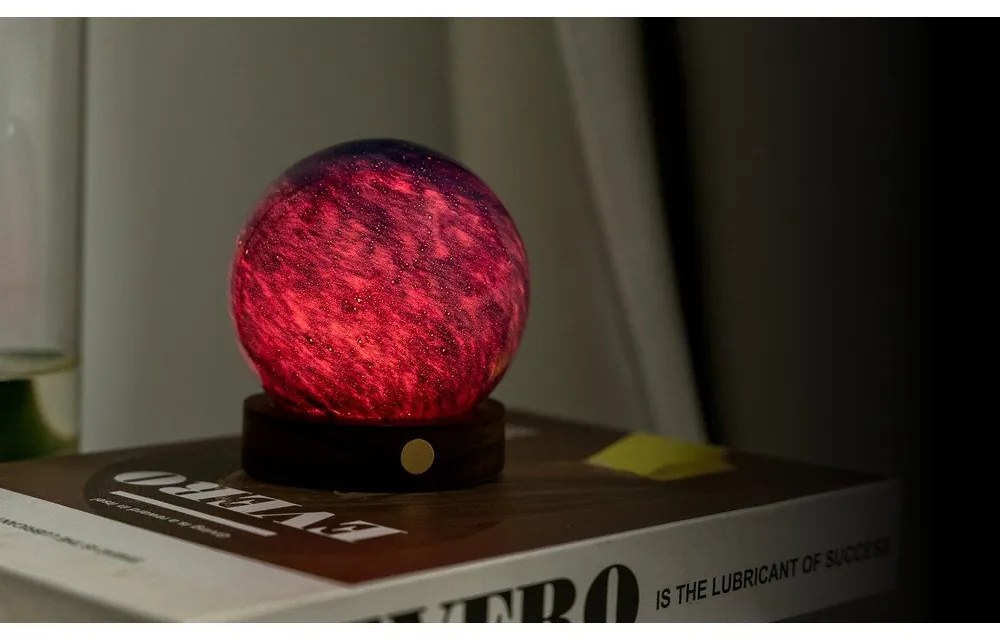 Светлинна декорация с USB в тъмно естествен цвят ø 8 cm Galaxy Breeze – Gingko