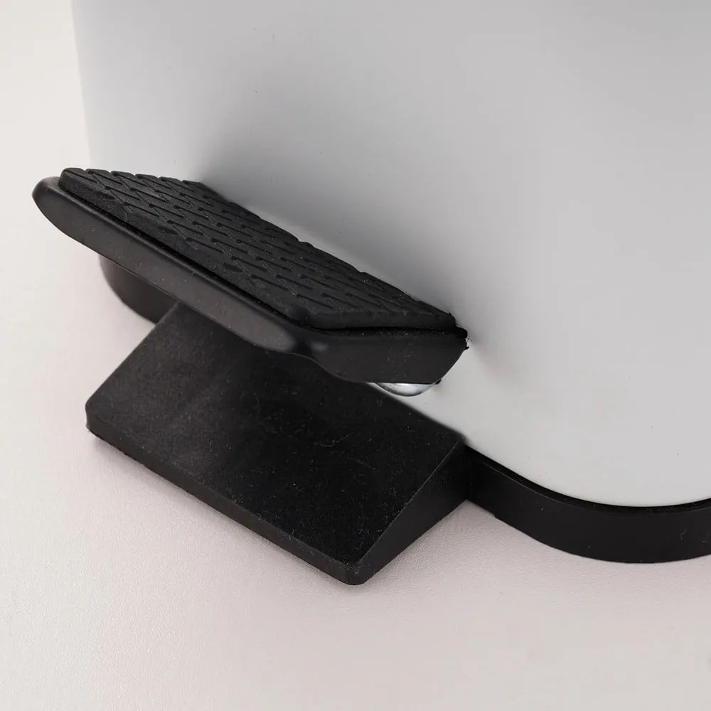 Бяло стоманено кошче за боклук с педал 5 l Erik – Spirella