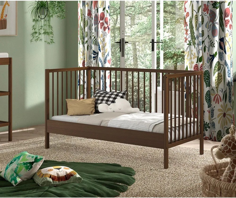 Кафяво детско креватче 70x140 cm от масивен бук с подвижна странична част/с регулируема височина Dino – Vipack
