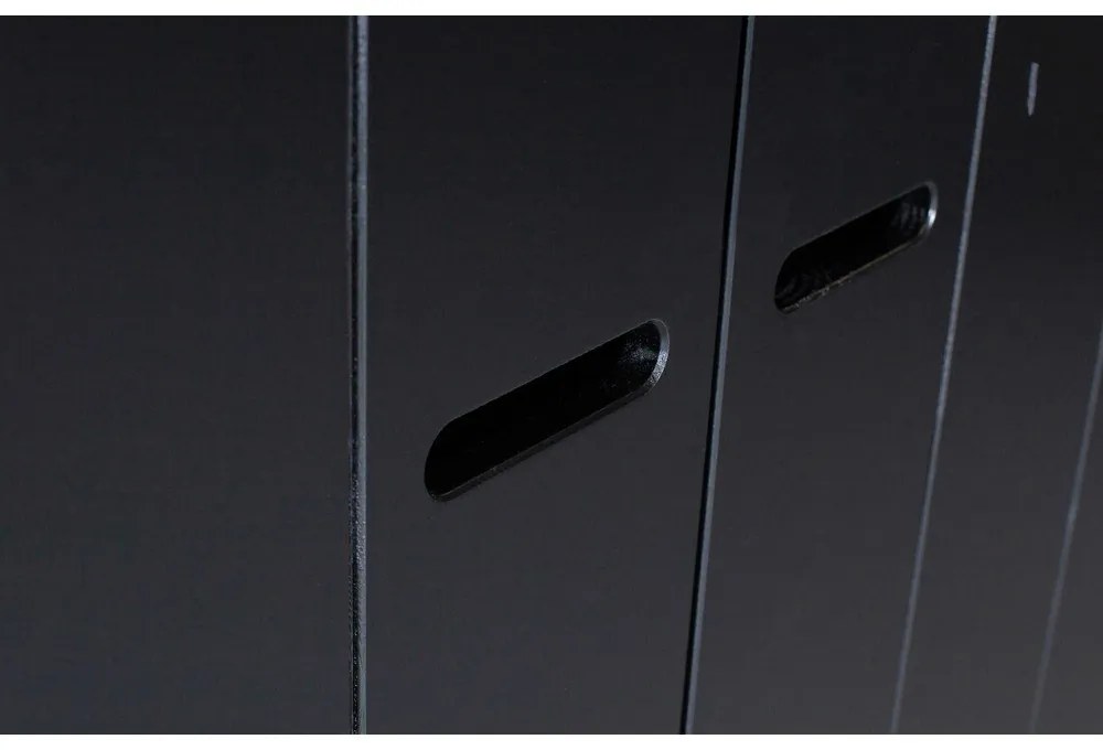 Гардероб от черен бор 140x195 cm Connect - WOOOD