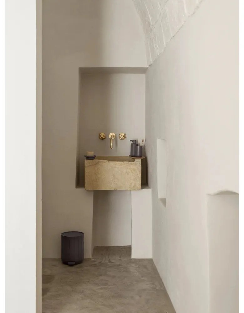 Сив диспенсер за сапун от полиресин 300 ml Kua – Blomus