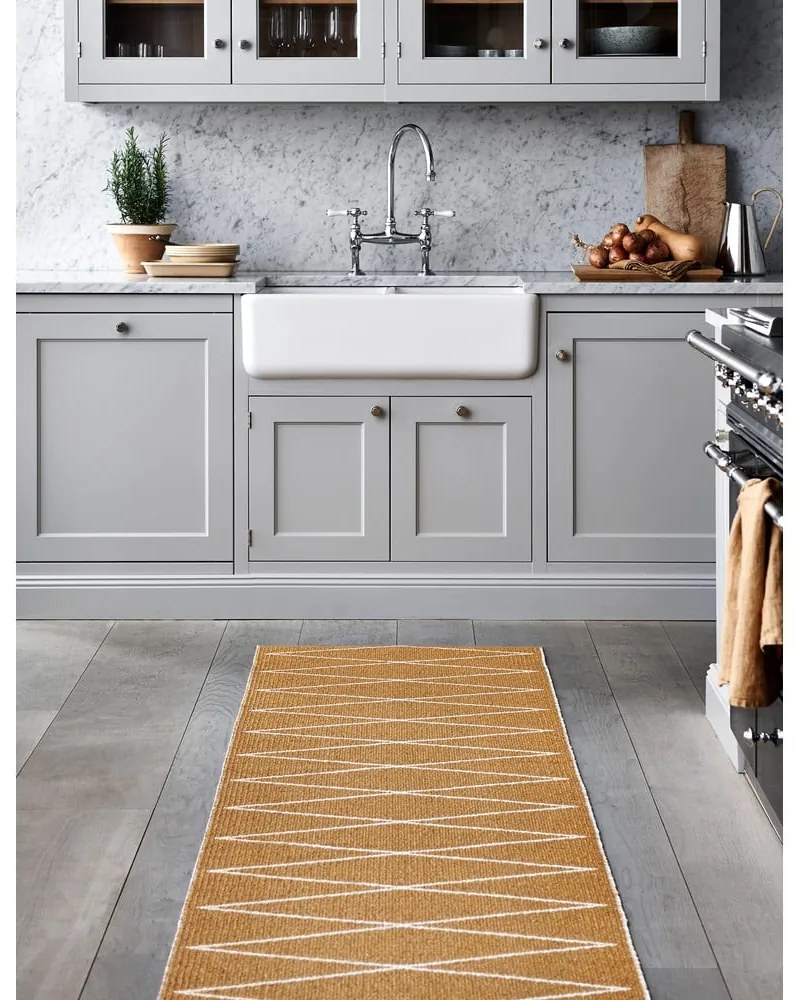 Пътека за открито и закрито в цвят жълта охра 70x320 cm Max Ochre – Pappelina