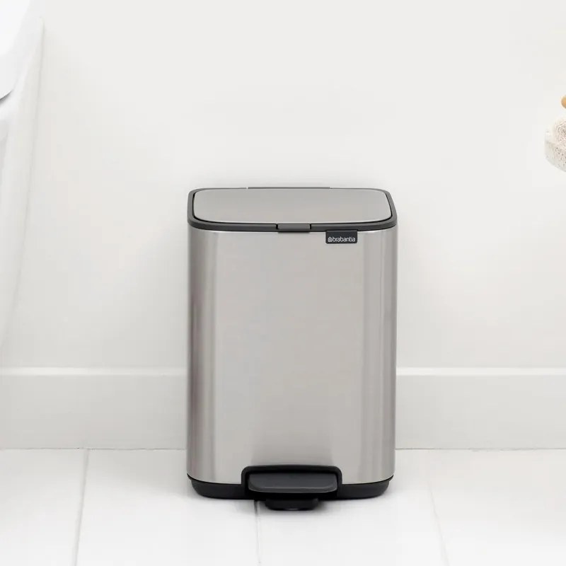 Кош за боклук Brabantia Bo Pedal 1010141, 4 л, Леко затваряне, Противоплъзгаща основа, Устойчив на пръстови отпечатъци, Инокс/Мат