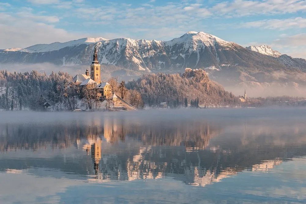Самозалепващ фототапет – Църква при езеро Блед в Словения