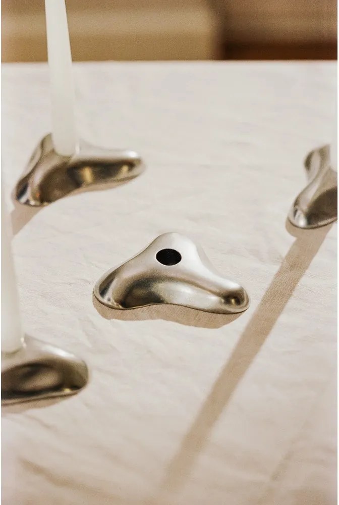 Метален свещник Mis – noo.ma