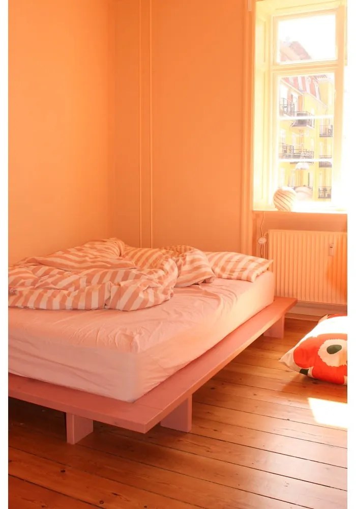 Светлорозово двойно легло от масивен бор с включена подматрачна рамка 140x200 cm Japan – Karup Design