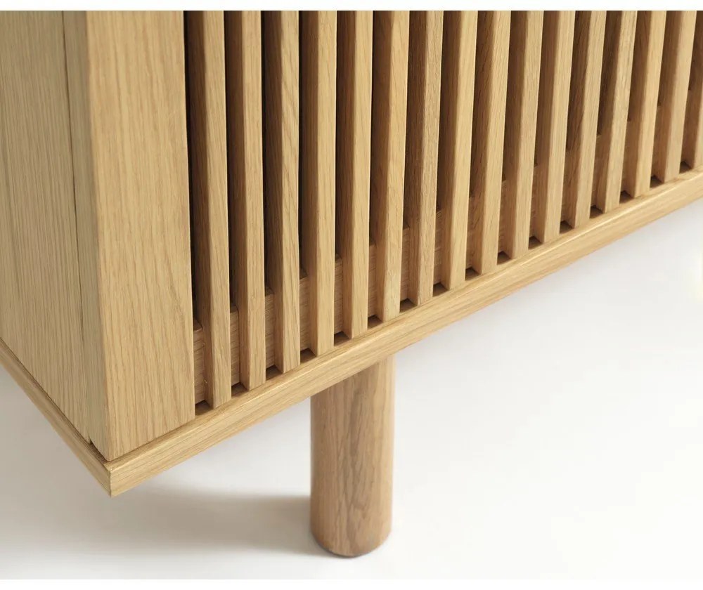 Нисък скрин от декор от дъб в естествен цвят 143x70 cm Tiber – Unique Furniture