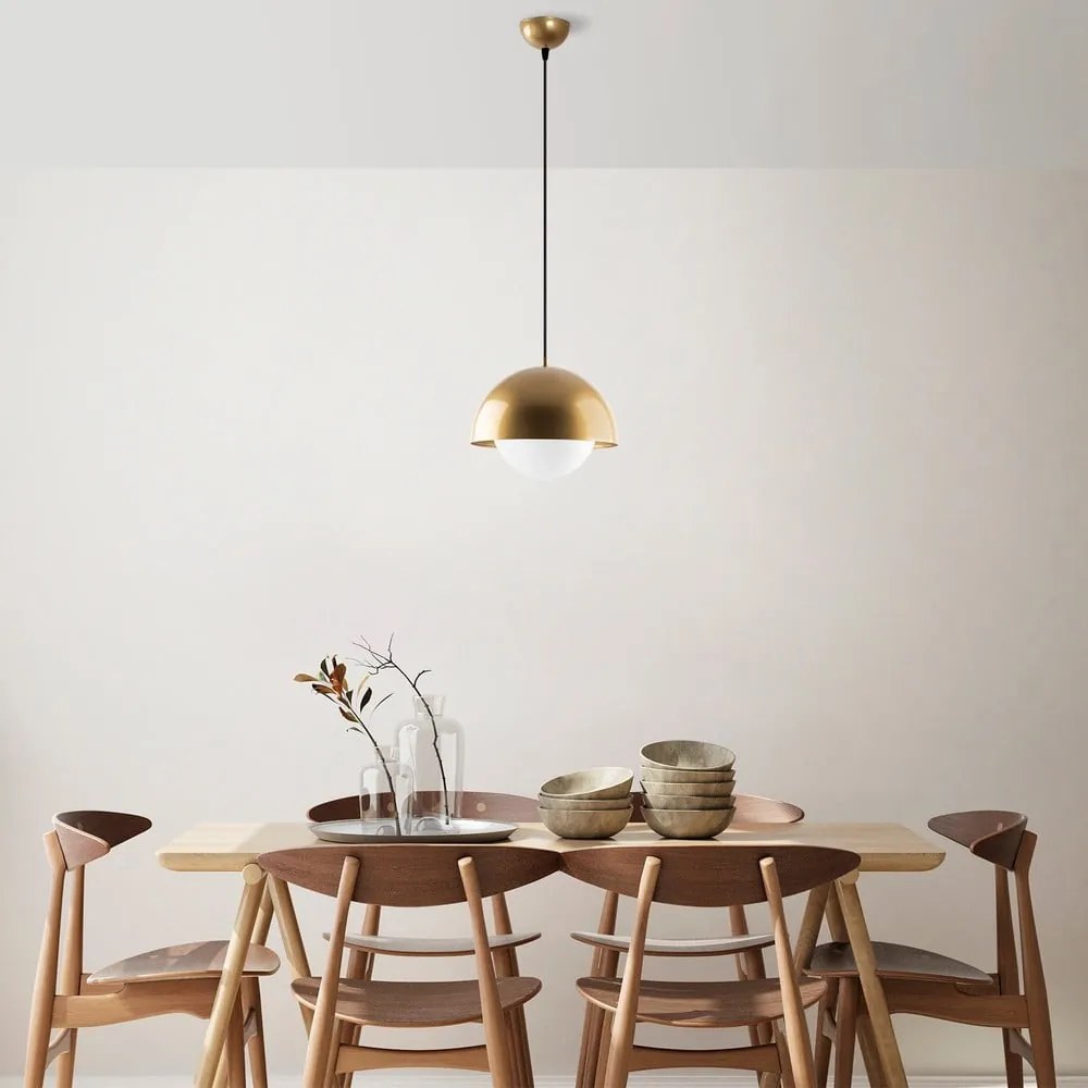 Висящо осветително тяло в златисто със стъклен абажур ø 20 cm Camgoz – Opviq lights