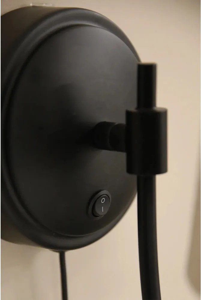 Черна/бежова стенна лампа за контакт Amar – Markslöjd