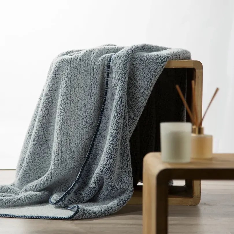Качествено одеяло с текстура на агнешка вълна - синьо Ширина: 170 см | Дължина: 210 см