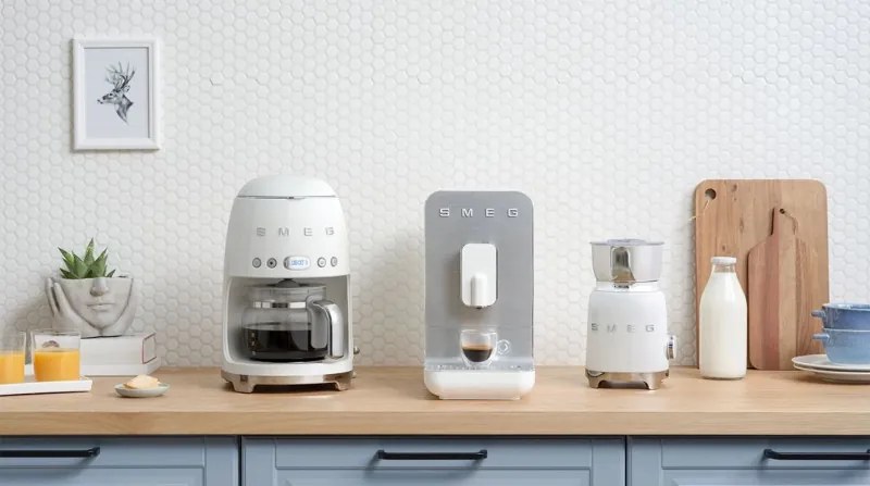 Уред за разпенване на мляко Smeg MFF11WHEU, 500 W, 600 мл, 8 програми, Подвижна кана, Автоматично изключване, Бял
