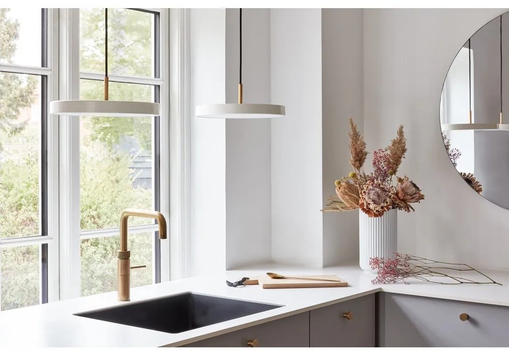 Бяло LED висящо осветително тяло с метален абажур ø 31 cm Asteria Mini - UMAGE