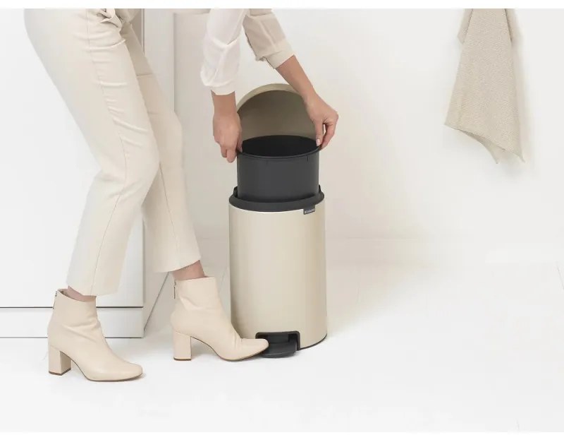 Кош за боклук с педал Brabantia NewIcon 1005531, 12 л, Плавно затваряне, Противоплъзгаща основа, Бежов