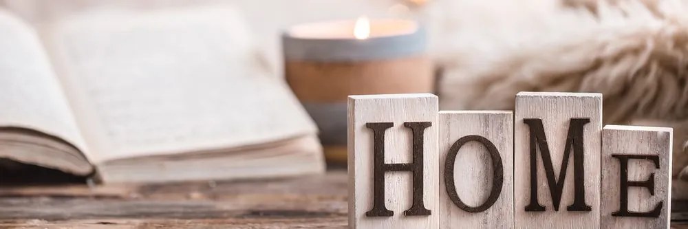 Картина на платно – Дървени букви с надпис Home
