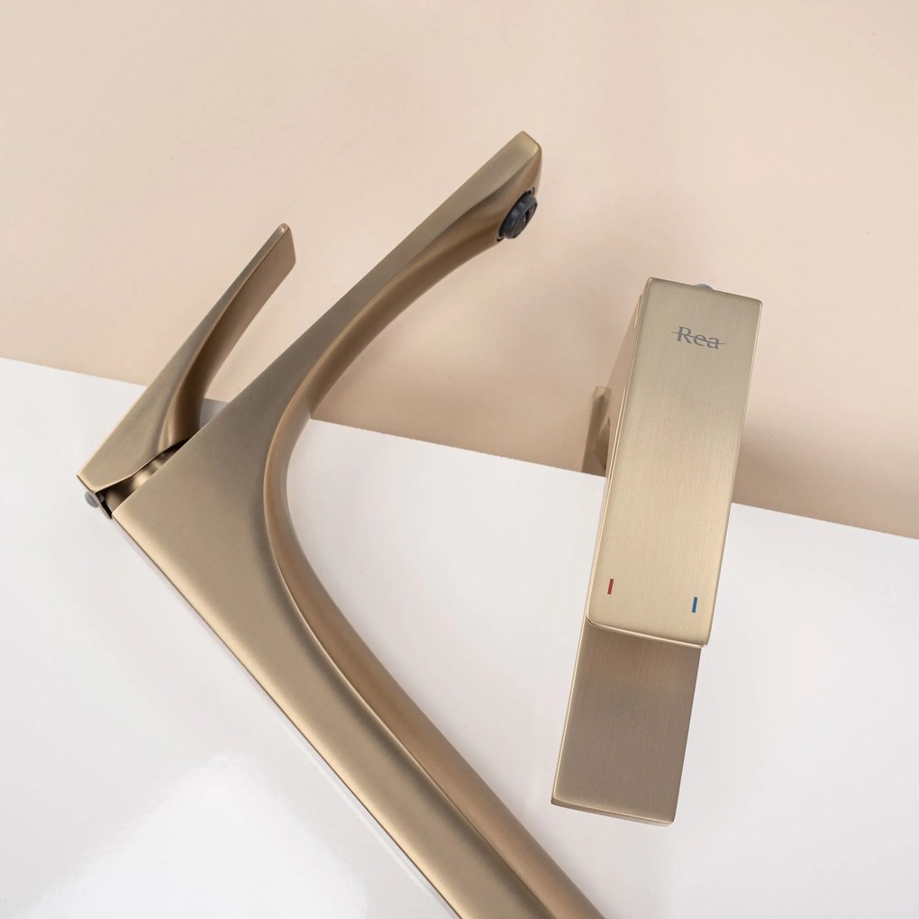 Смесител за мивка PREMIUM Rea Joe Brush Gold High