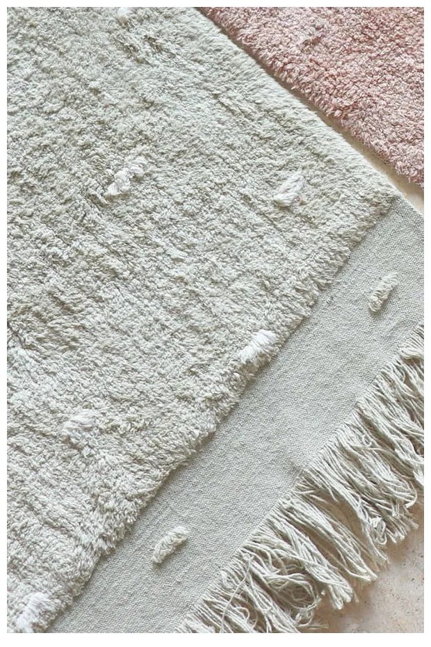 Светлозелен ръчно изработен памучен килим подходящ за пране 140x200 cm Woods Symphony Olive – Lorena Canals