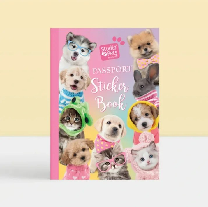 Studio Pets - Книжка със стикери за паспорт и куфарчета, голяма