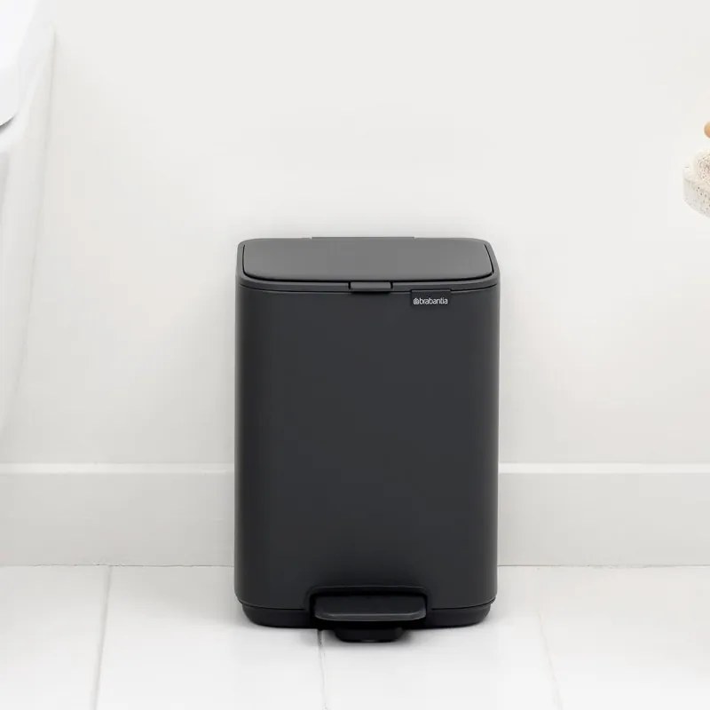 Кош за боклук Brabantia Bo Pedal 1010131, 4 л, Леко затваряне, Противоплъзгаща основа, Минерално покритие, Тъмносив