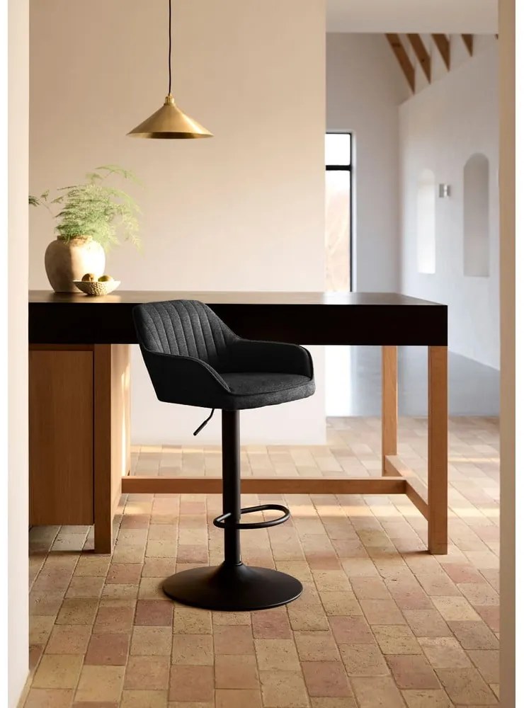 Тъмносив тапициран бар стол с регулируема височина/с подлакътници (височина на седалката 65 cm) Nolan – Unique Furniture