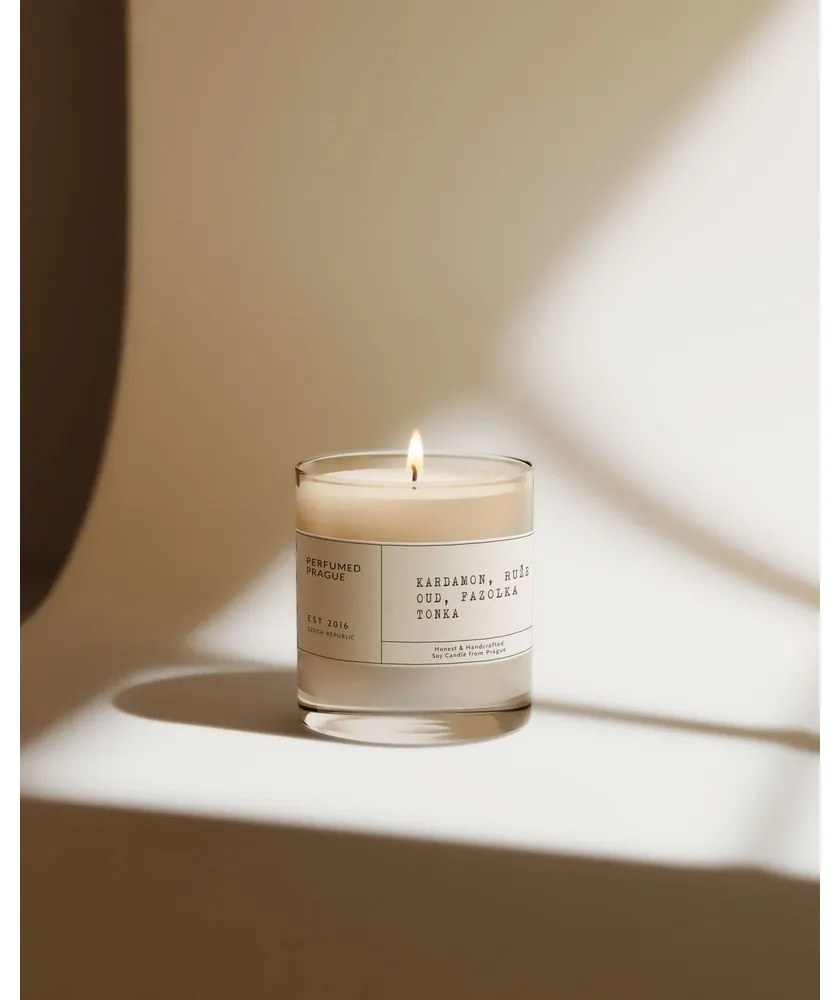 Ароматна свещ от соев восък време на горене 40 час #83 Cardamom, Rose, Oud, Tonka – Perfumed Prague