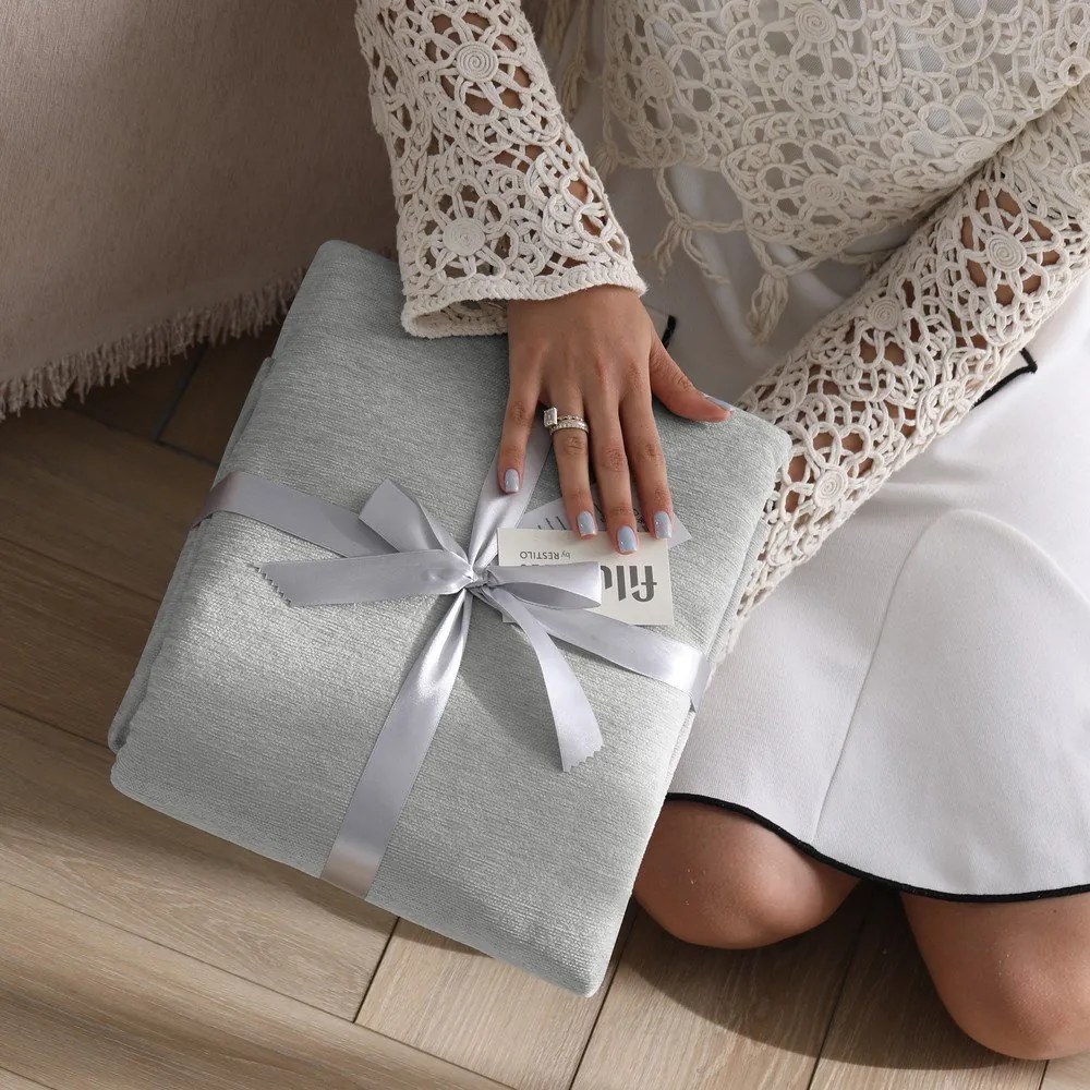 Светлосиво покривало за легло от шенил 220x240 cm Talo – Filumi