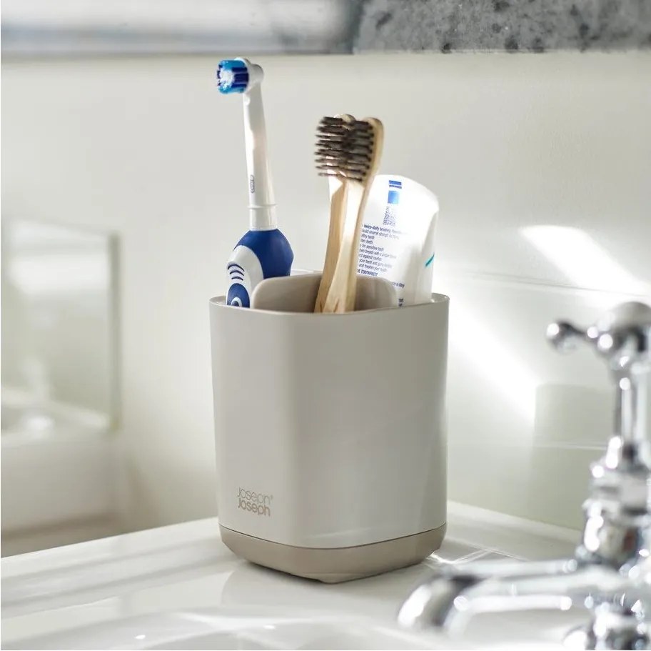 Бежова пластмасова стойка за четки за зъби EasyStore – Joseph Joseph