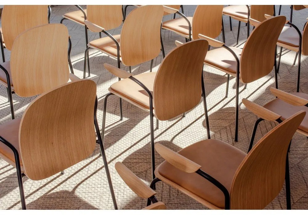 Трапезни столове в комплект с подлакътници/за подреждане 2 бр. от декор от дъб в цвят кафяв коняк/в естествен цвят Book – Gazzda