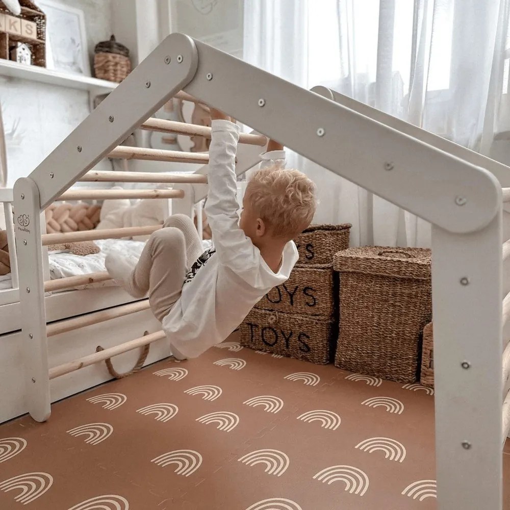 Пиклер триъгълник от масивен бор в естествен цвят 112x61x94 cm Montessori – Meowbaby