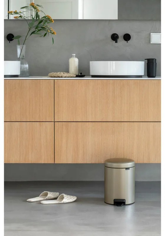 Кош за боклук с педал Brabantia NewIcon 1003198, 5 л, Плавно затваряне, Противоплъзгаща основа, Златен металик