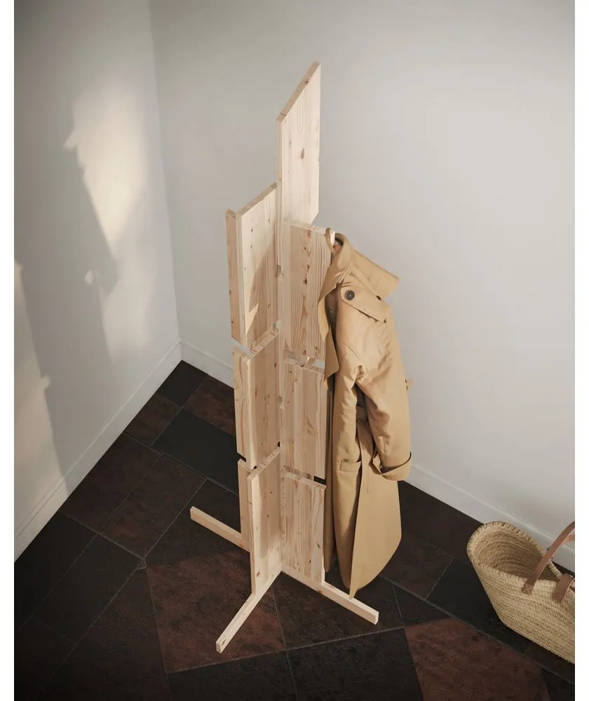 Стойка за връхни дрехи от масивен бор в естествен цвят 60x186 cm Keeper – Karup Design