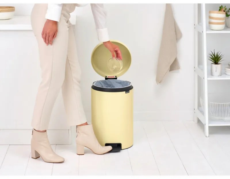 Кош за боклук с педал Brabantia NewIcon 649044, 20 л, Плавно затваряне, Противоплъзгаща основа, Жълт